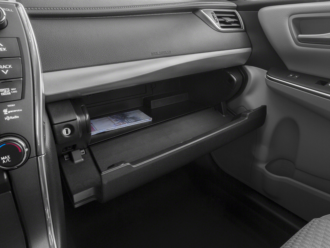 2017 Toyota Camry SE Sedan 4D
