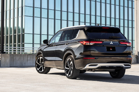 Black 2024 Mitsubishi Outlander Rear Angle
