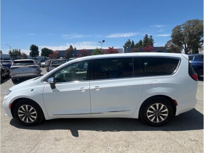 2023 Chrysler Pacifica Hybrid Limited Van 4D