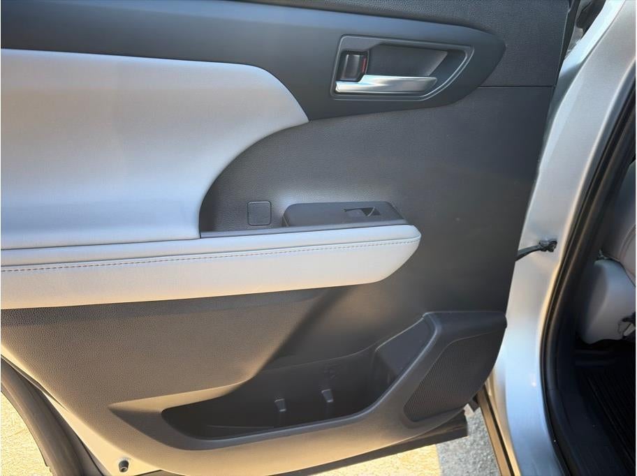 2021 Toyota Highlander XLE Sport Utility 4D