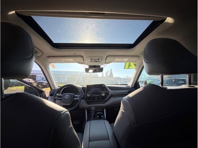 2021 Toyota Highlander XLE Sport Utility 4D