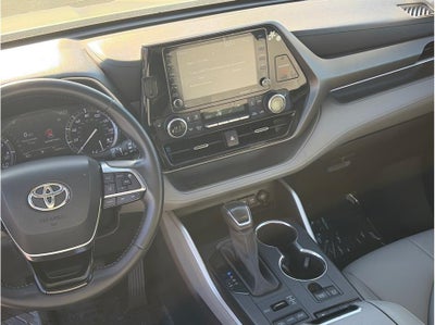 2021 Toyota Highlander XLE Sport Utility 4D