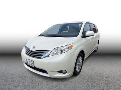 2017 Toyota Sienna XLE Premium Minivan 4D