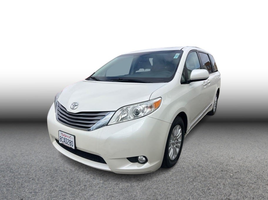 2017 Toyota Sienna XLE Premium Minivan 4D