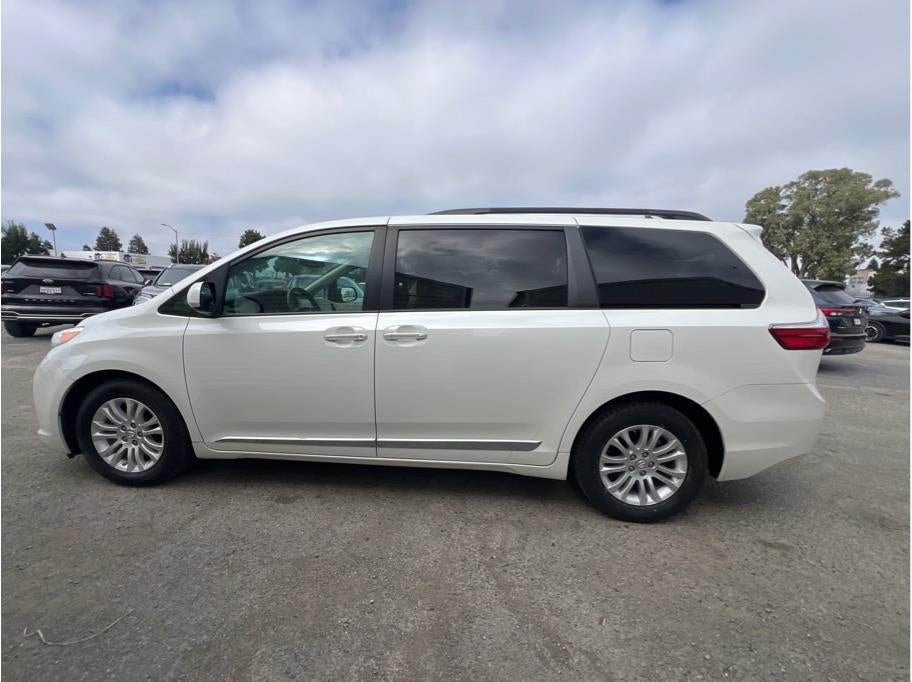 2017 Toyota Sienna XLE Premium Minivan 4D