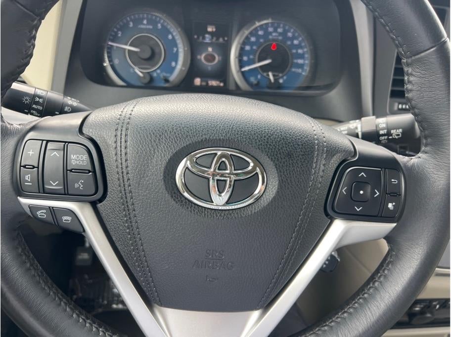 2017 Toyota Sienna XLE Premium Minivan 4D
