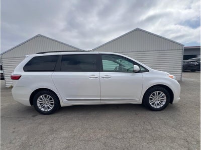 2017 Toyota Sienna XLE Premium Minivan 4D