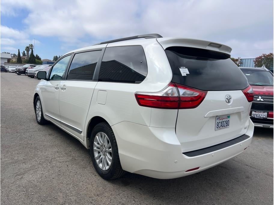 2017 Toyota Sienna XLE Premium Minivan 4D
