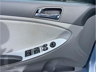 2013 Hyundai Accent SE Hatchback 4D