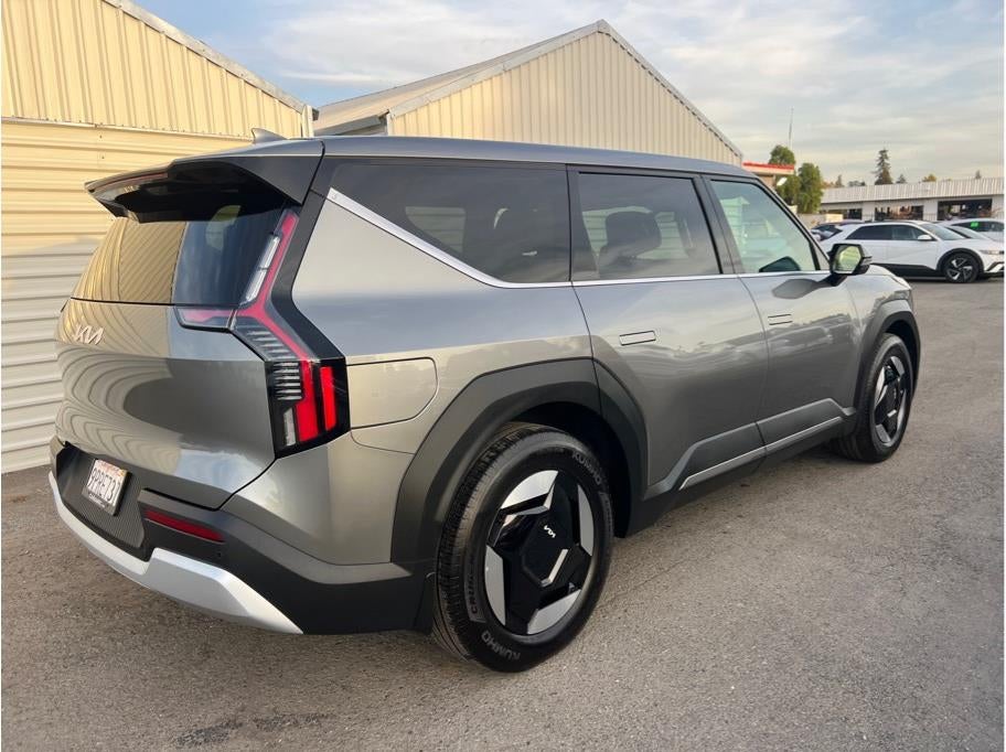 2024 Kia EV9 Light Long Range Sport Utility 4D