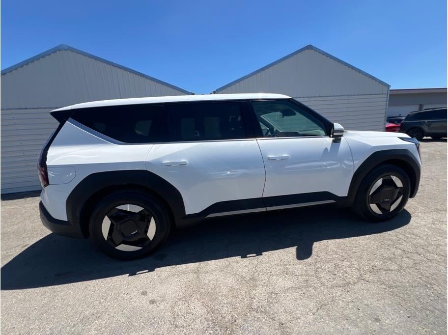 2024 Kia EV9 Light Long Range Sport Utility 4D