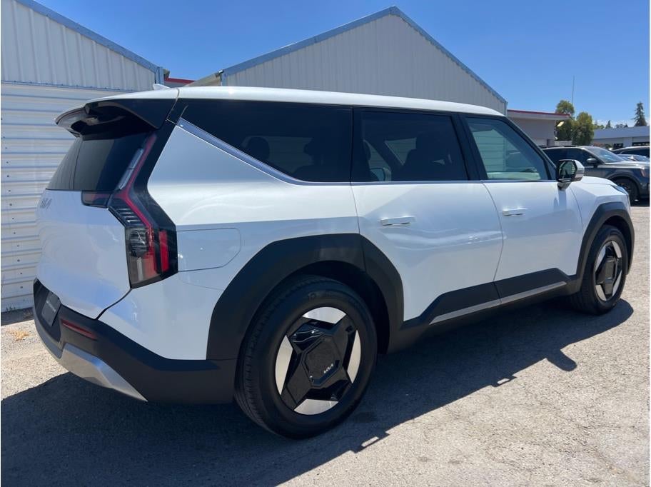 2024 Kia EV9 Light Long Range Sport Utility 4D