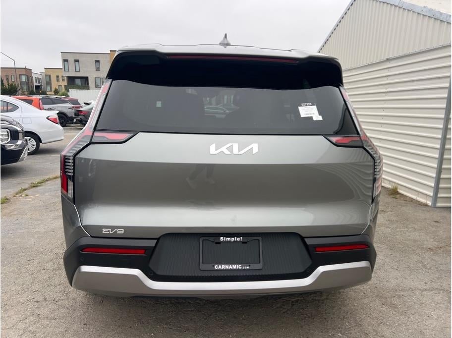 2024 Kia EV9 Light Long Range Sport Utility 4D