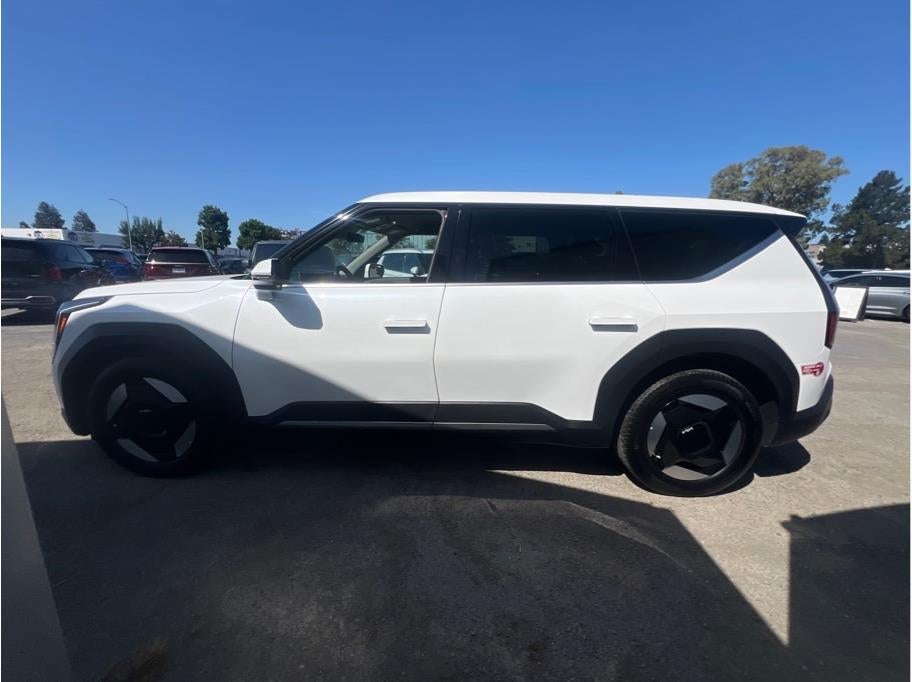 2024 Kia EV9 Light Long Range Sport Utility 4D