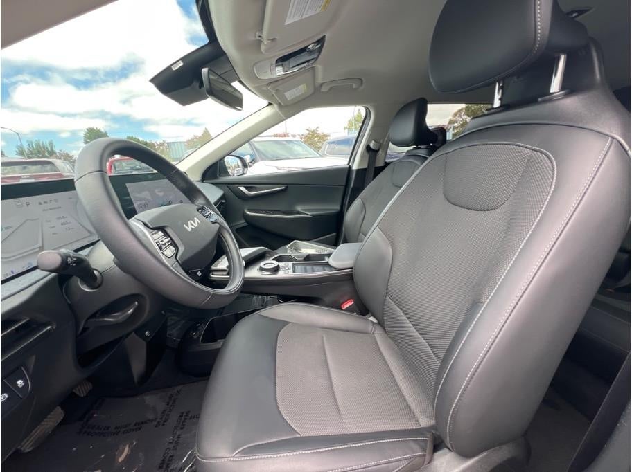 2024 Kia EV6 Light Long Range Sport Utility 4D