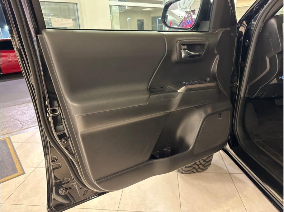 2022 Toyota Tacoma Double Cab TRD Off-Road Pickup 4D 5 ft