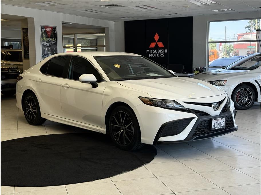 2024 Toyota Camry SE Sedan 4D