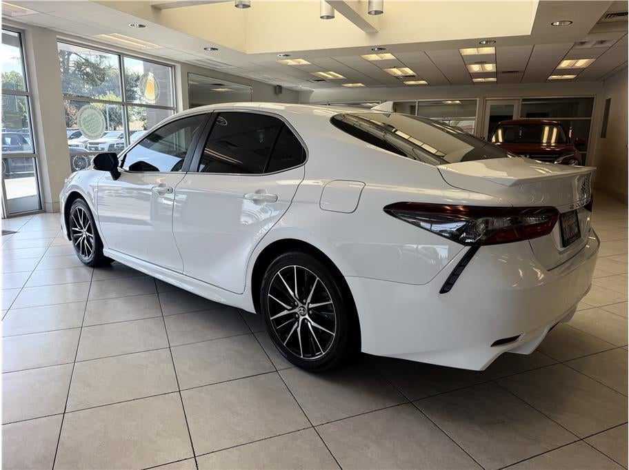2024 Toyota Camry SE Sedan 4D