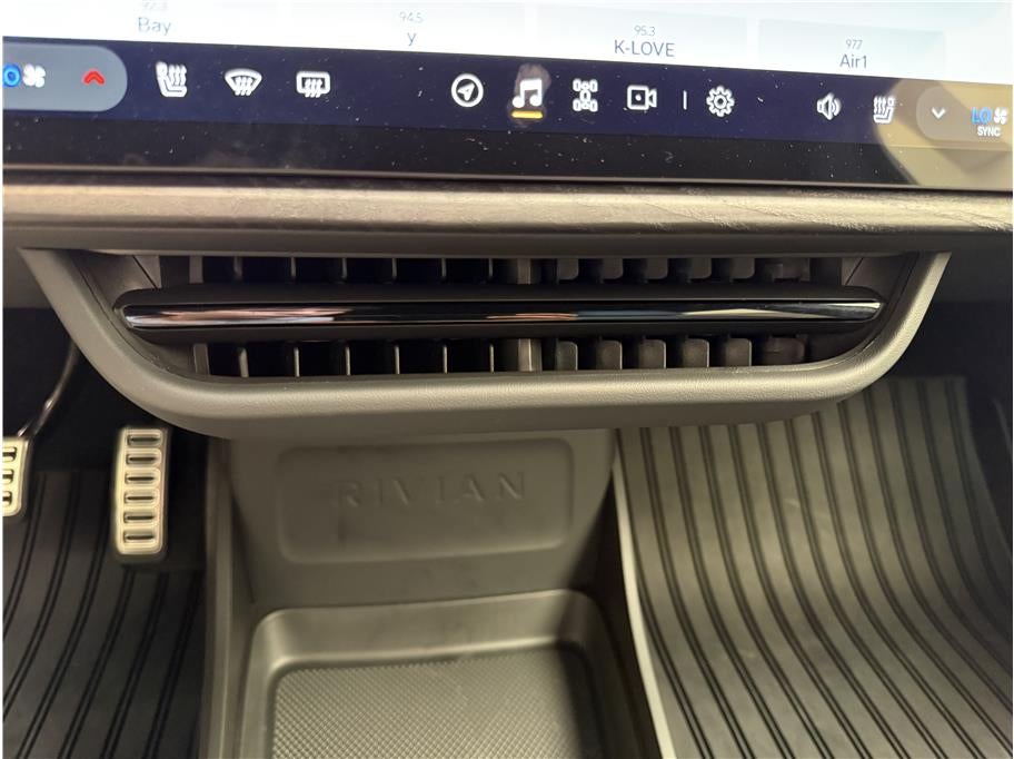 2022 Rivian R1T Adventure Pickup 4D 4 1/2 ft