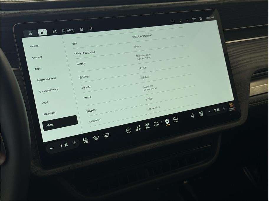 2024 Rivian R1S Dual Max Sport Utility 4D