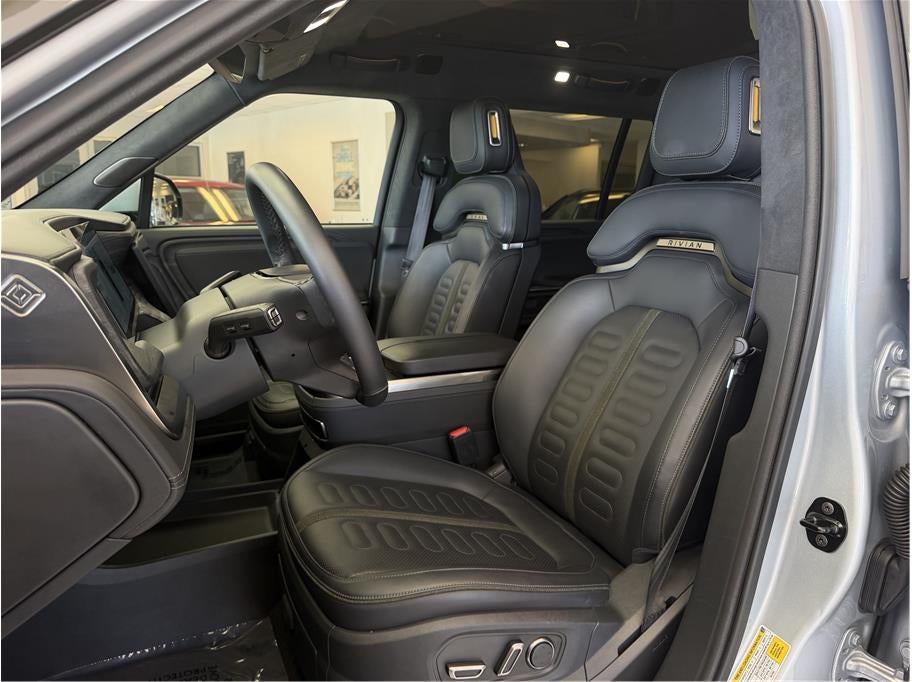 2024 Rivian R1S Dual Max Sport Utility 4D