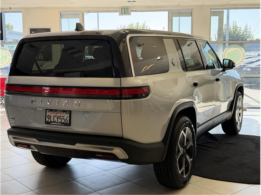 2024 Rivian R1S Dual Max Sport Utility 4D