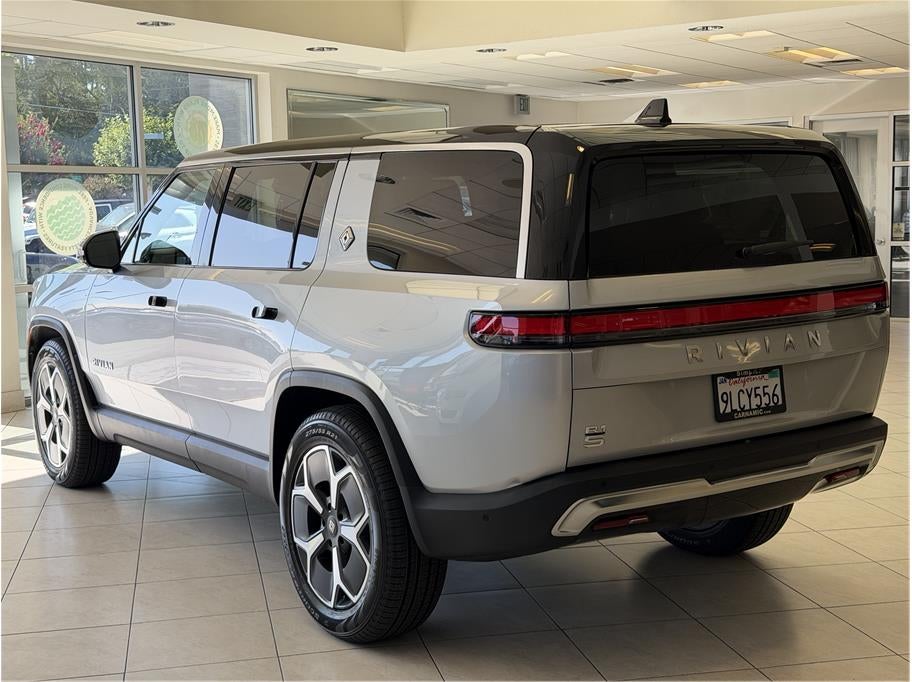 2024 Rivian R1S Dual Max Sport Utility 4D