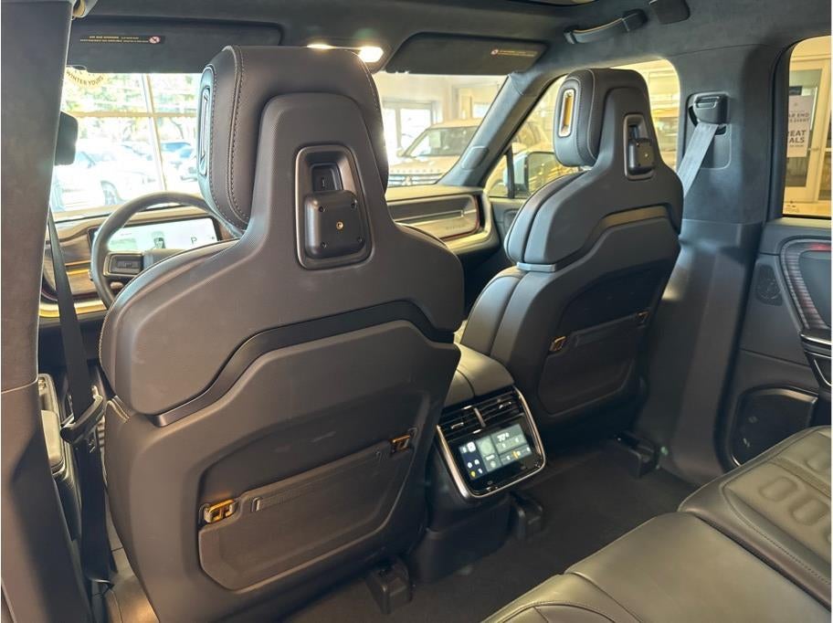 2024 Rivian R1S Dual Large Sport Utility 4D