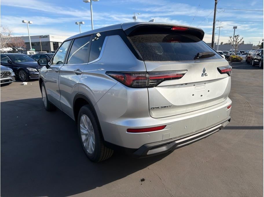 2026 Mitsubishi Outlander ES Sport Utility 4D