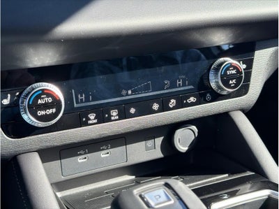 2026 Mitsubishi Outlander LE Sport Utility 4D