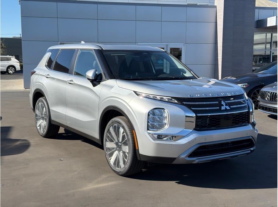 2026 Mitsubishi Outlander LE Sport Utility 4D