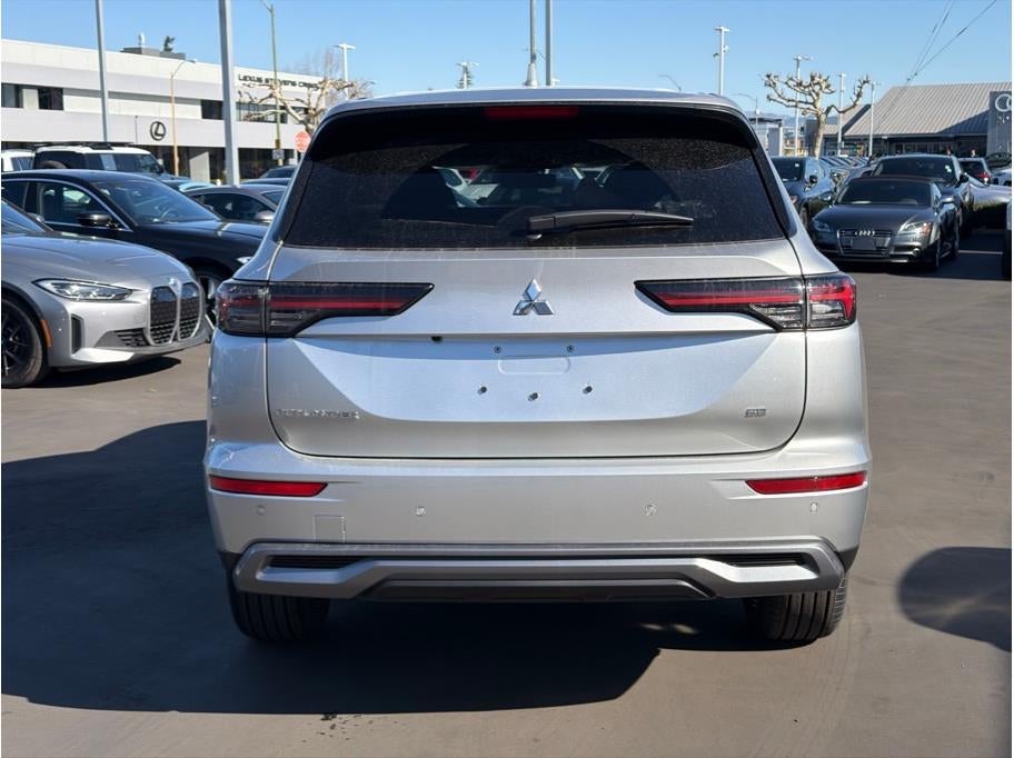 2026 Mitsubishi Outlander LE Sport Utility 4D