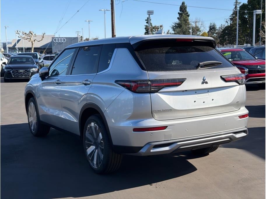 2026 Mitsubishi Outlander LE Sport Utility 4D