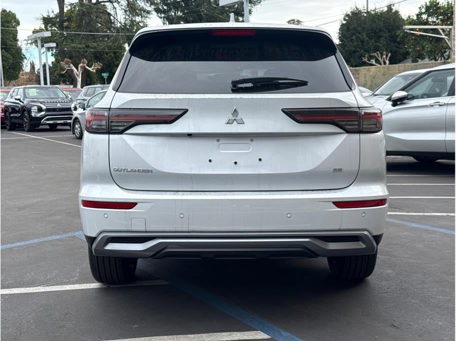 2026 Mitsubishi Outlander SE