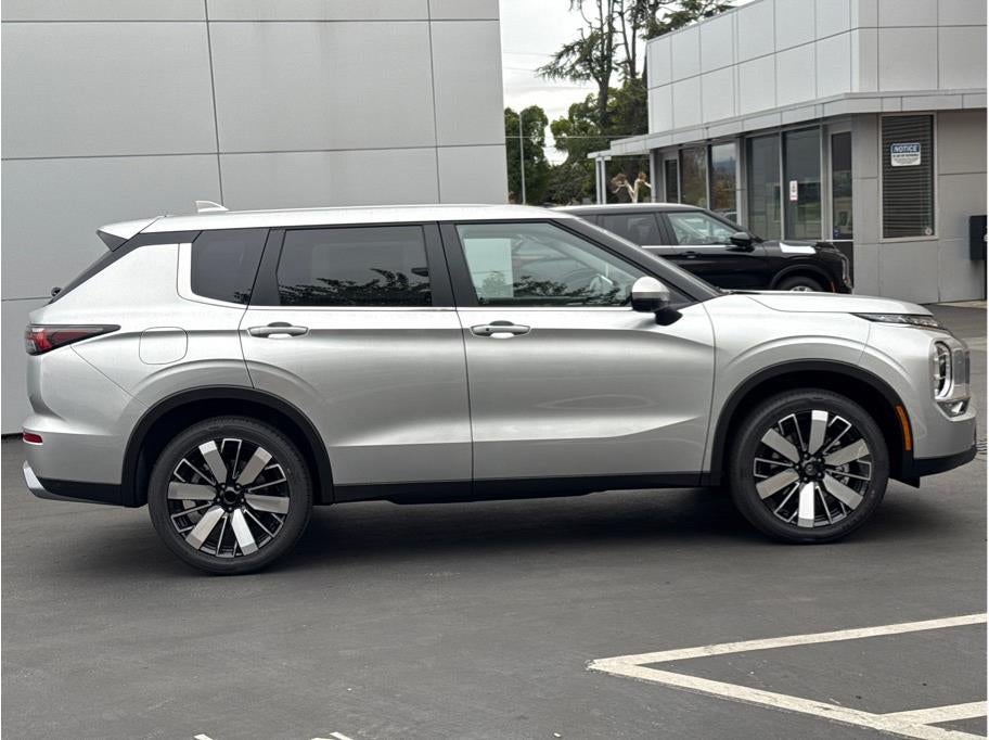 2026 Mitsubishi Outlander LE Sport Utility 4D