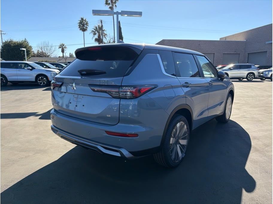 2026 Mitsubishi Outlander LE Sport Utility 4D