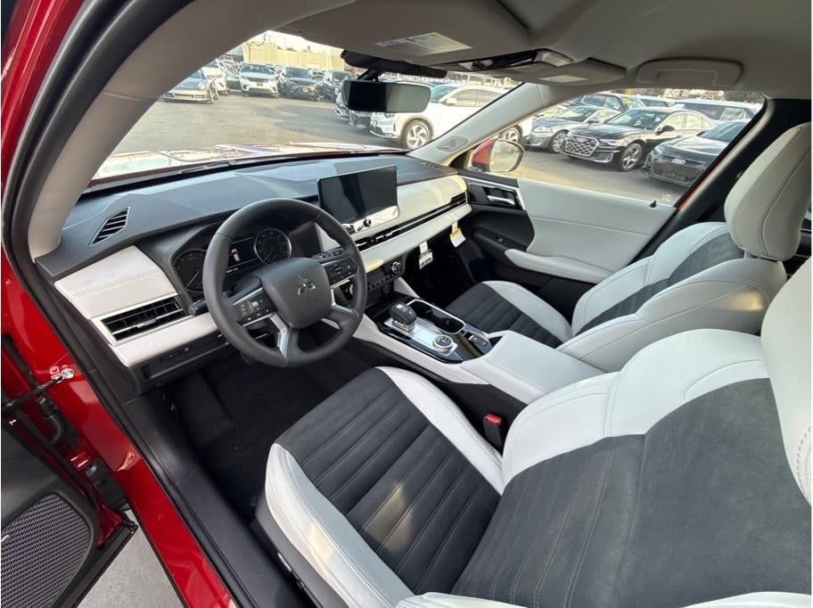 2026 Mitsubishi Outlander LE Sport Utility 4D