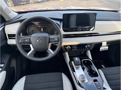 2026 Mitsubishi Outlander LE Sport Utility 4D