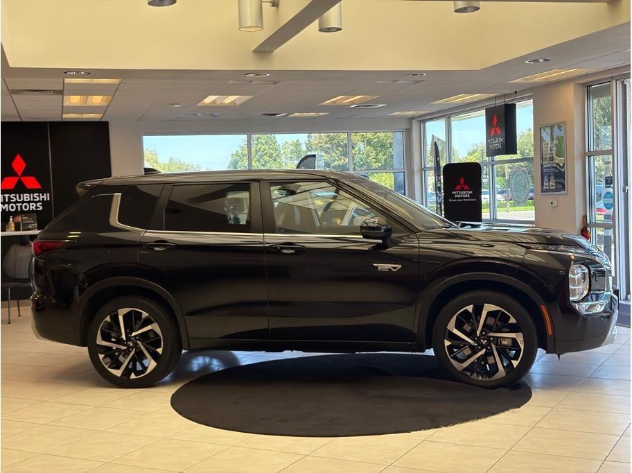 2024 Mitsubishi Outlander PHEV SE Sport Utility 4D