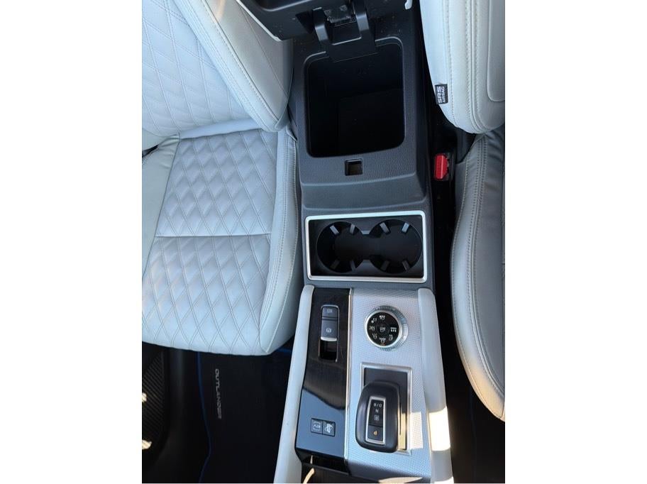 2023 Mitsubishi Outlander PHEV SEL Sport Utility 4D