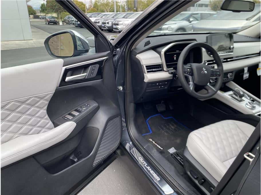 2025 Mitsubishi Outlander PHEV SEL