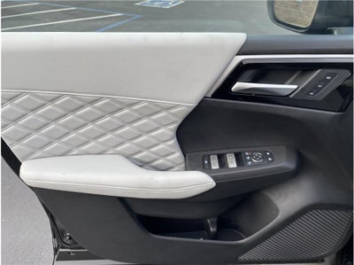 2025 Mitsubishi Outlander PHEV PLATINUM EDITION