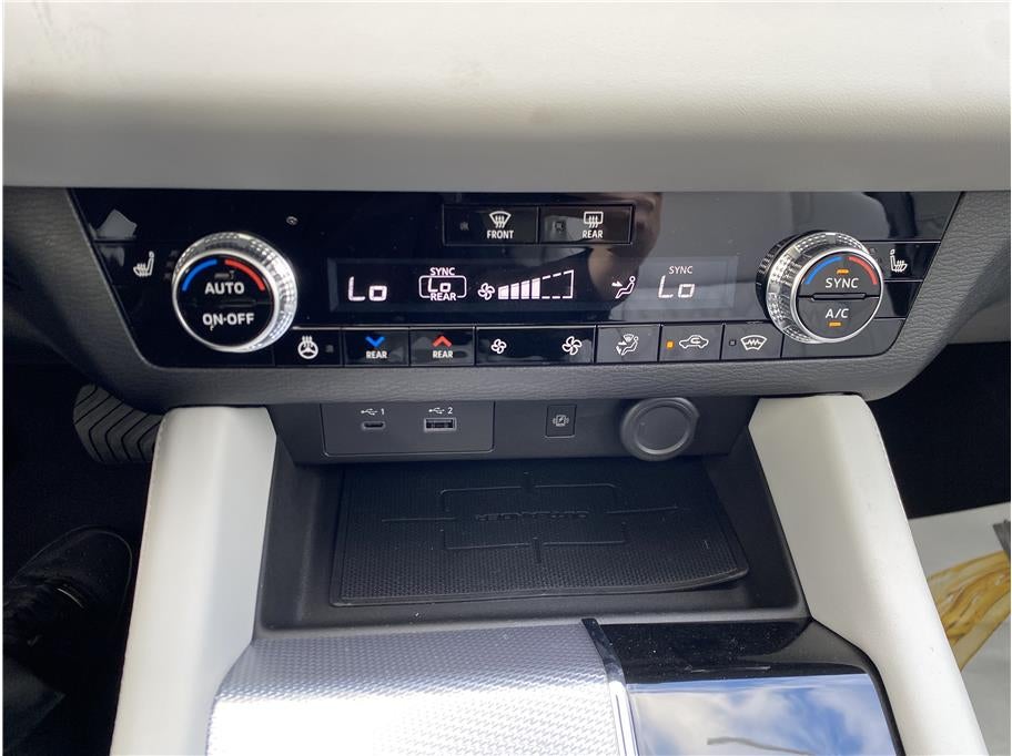 2025 Mitsubishi Outlander PHEV PLATINUM EDITION