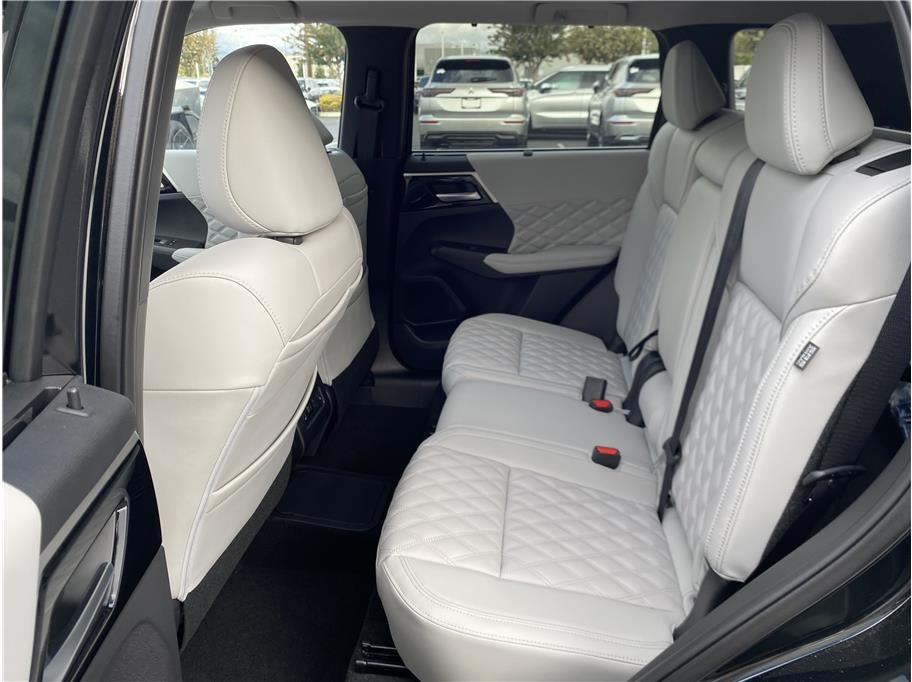 2025 Mitsubishi Outlander PHEV PLATINUM EDITION