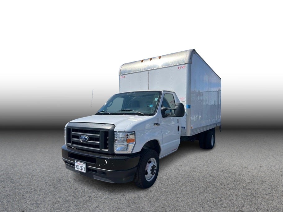 2023 Ford E450 Super Duty Cutaway Cutaway Van 2D