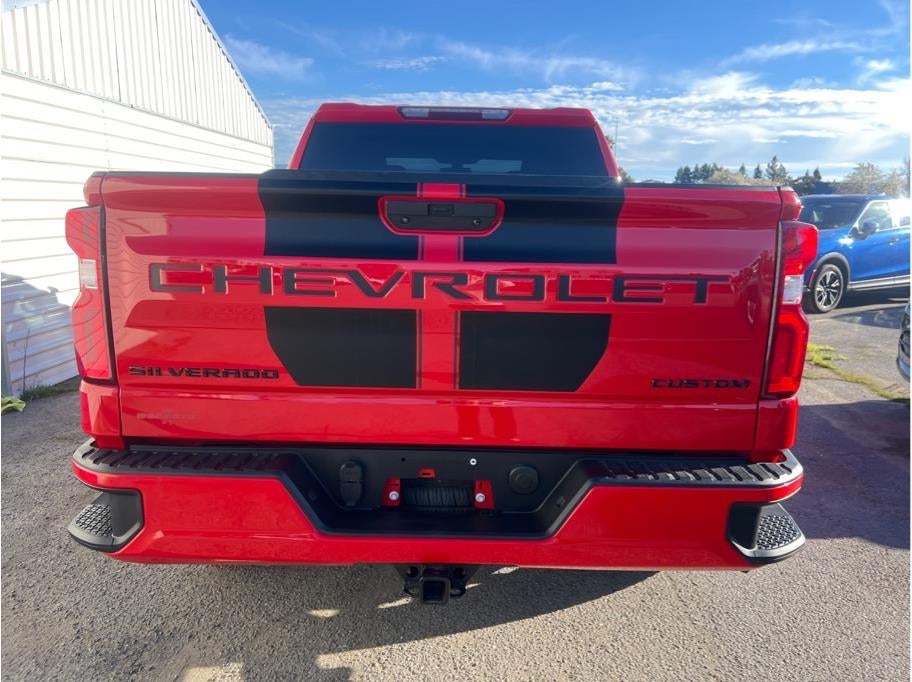 2021 Chevrolet Silverado 1500 Crew Cab Custom Pickup 4D 5 3/4 ft