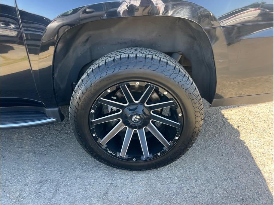 2017 GMC Yukon XL SLT Sport Utility 4D