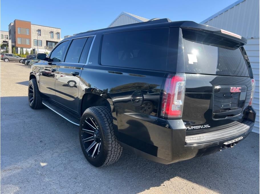 2017 GMC Yukon XL SLT Sport Utility 4D