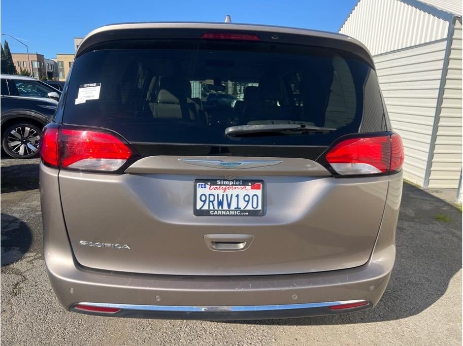 2018 Chrysler Pacifica Hybrid Touring L Minivan 4D