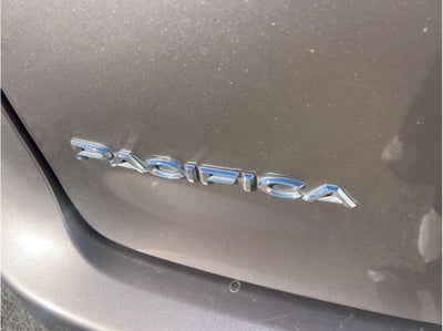 2018 Chrysler Pacifica Hybrid Touring L Minivan 4D